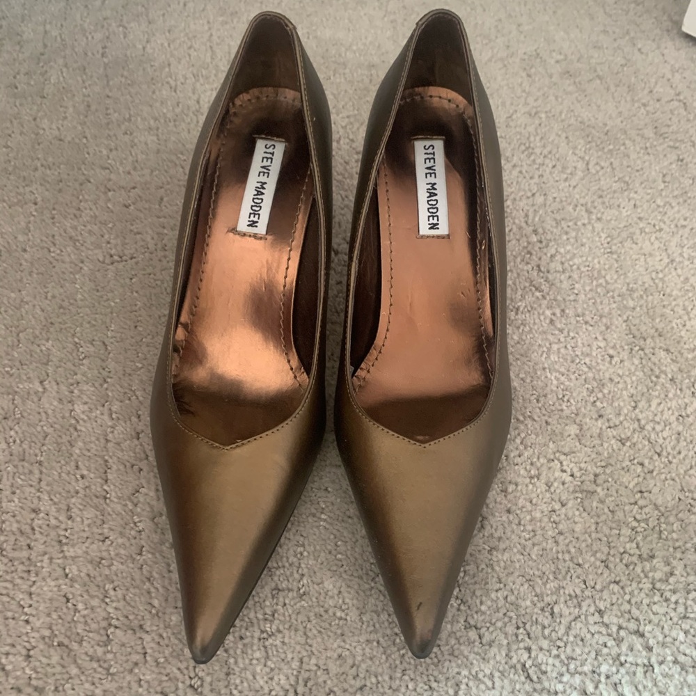 Gold Steve Madden Pumps